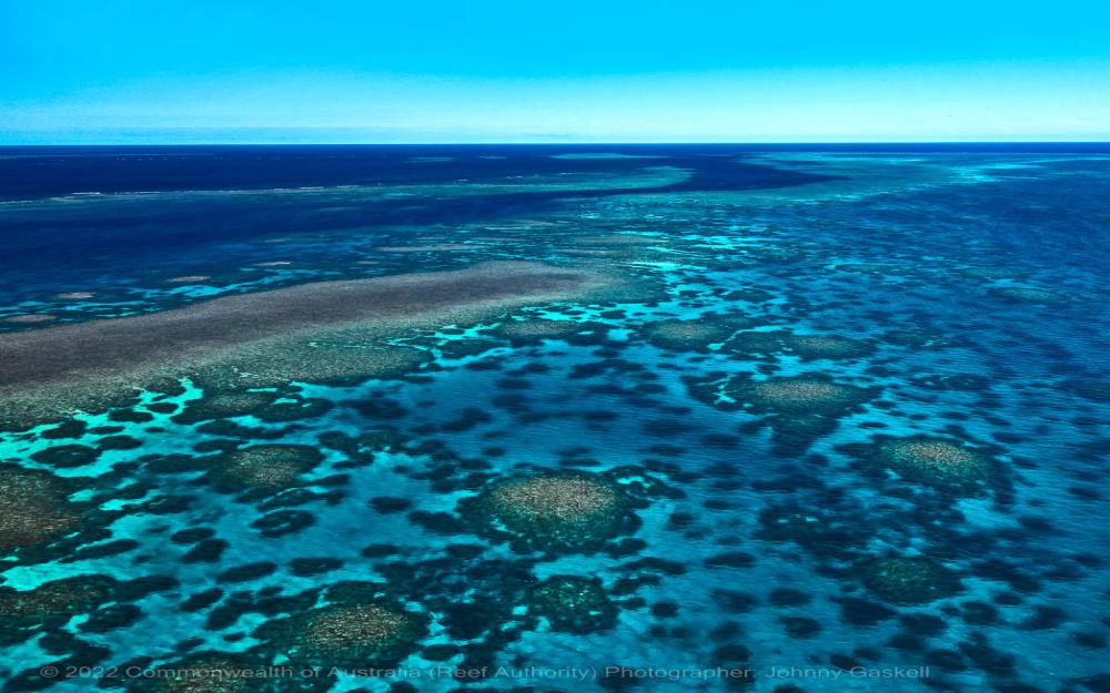 Aerial photograph of the Great Barrier Reef – © Commonwealth of Australia – (Reef Authority) - Photographer: Johnny Gaskell