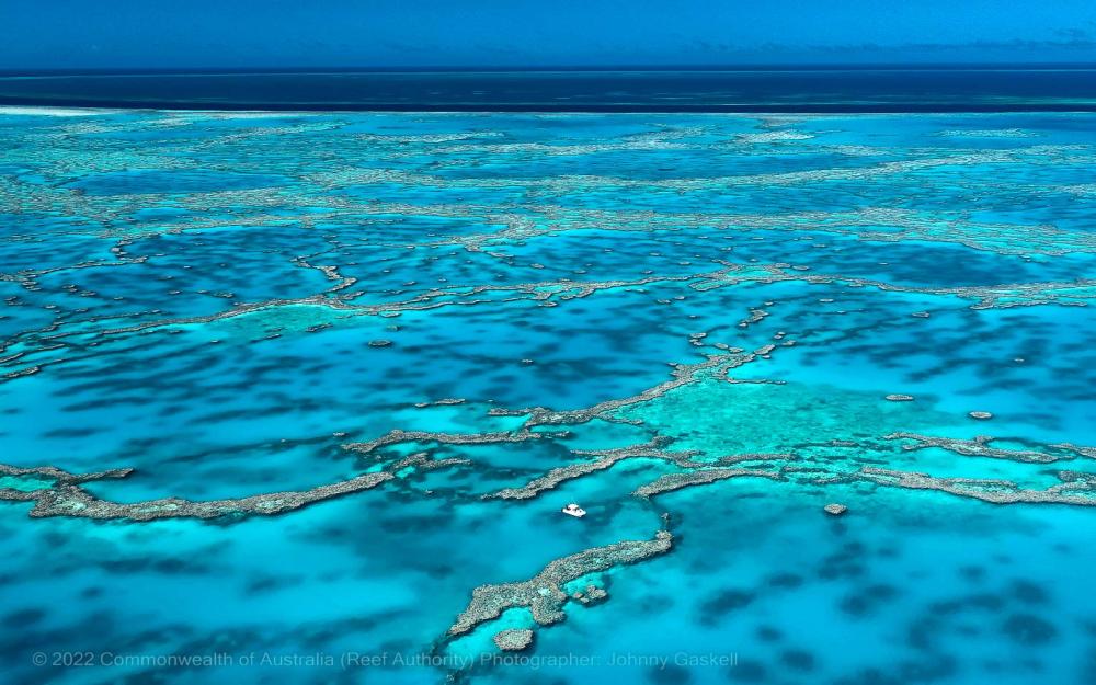    Aerial photograph of the Great Barrier Reef – © Commonwealth of Australia – (Reef Authority) - Photographer: Johnny Gaskell