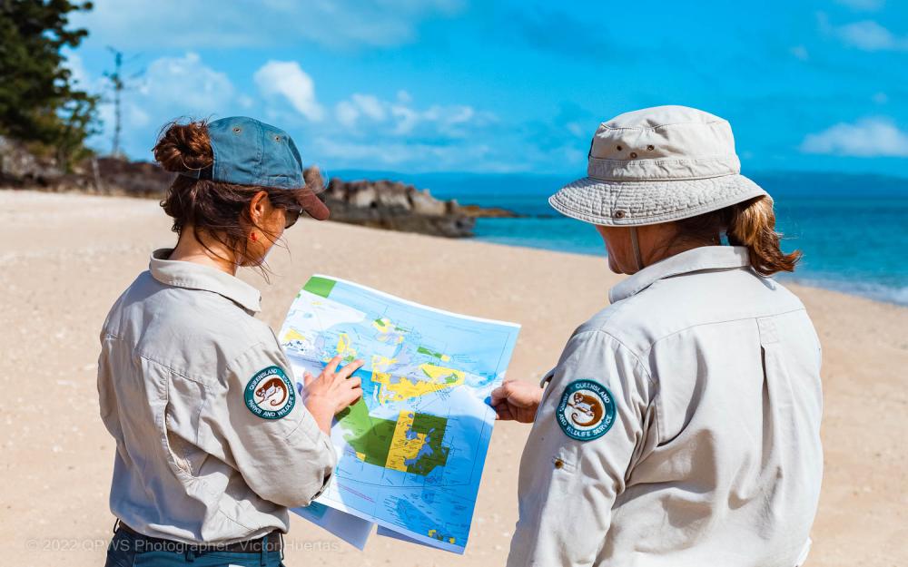 Rangers reviewing a zoning map photo – Australia - © QPWS - Photographer: Victor Huertas