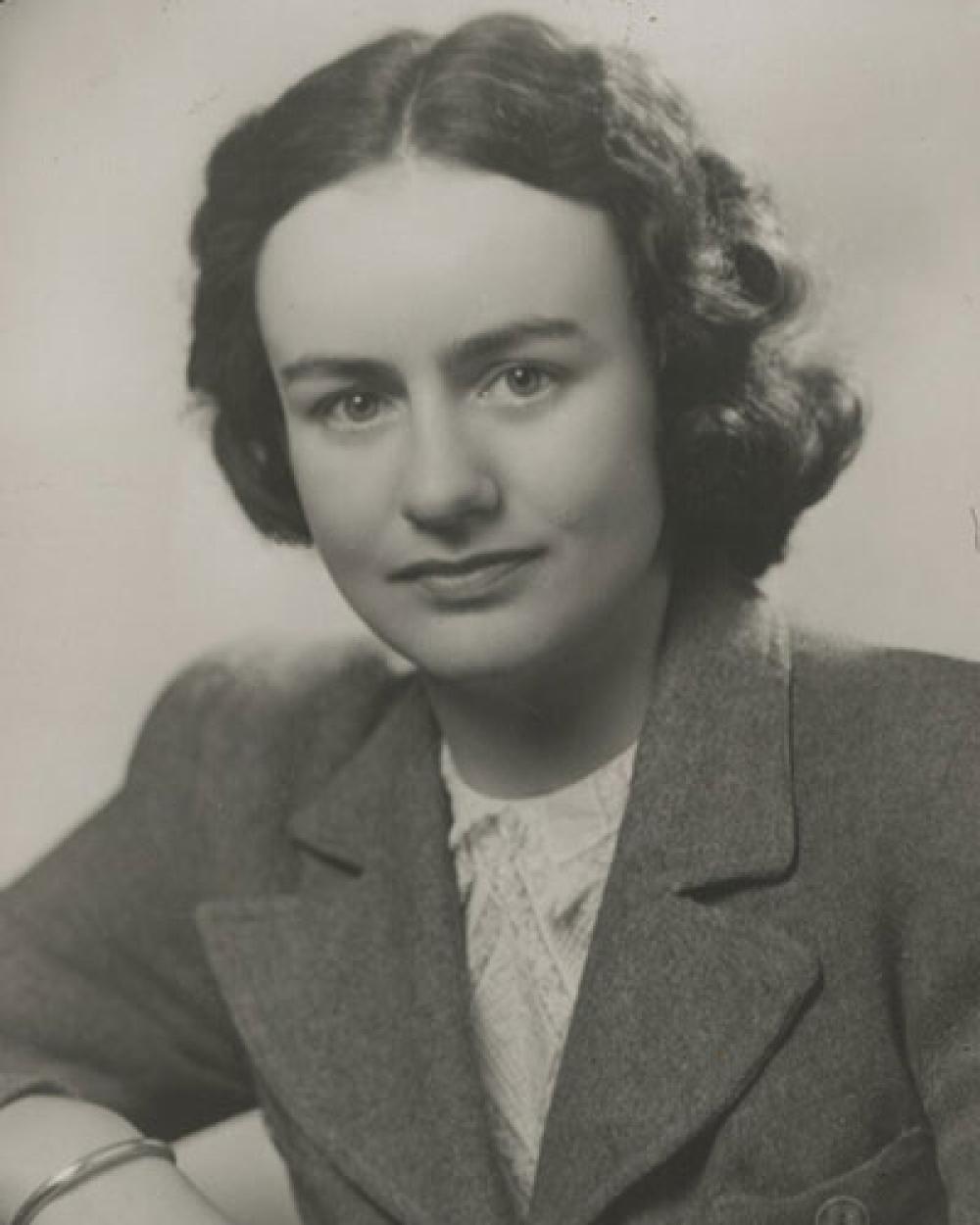 Black and white photograph of Judith Wright