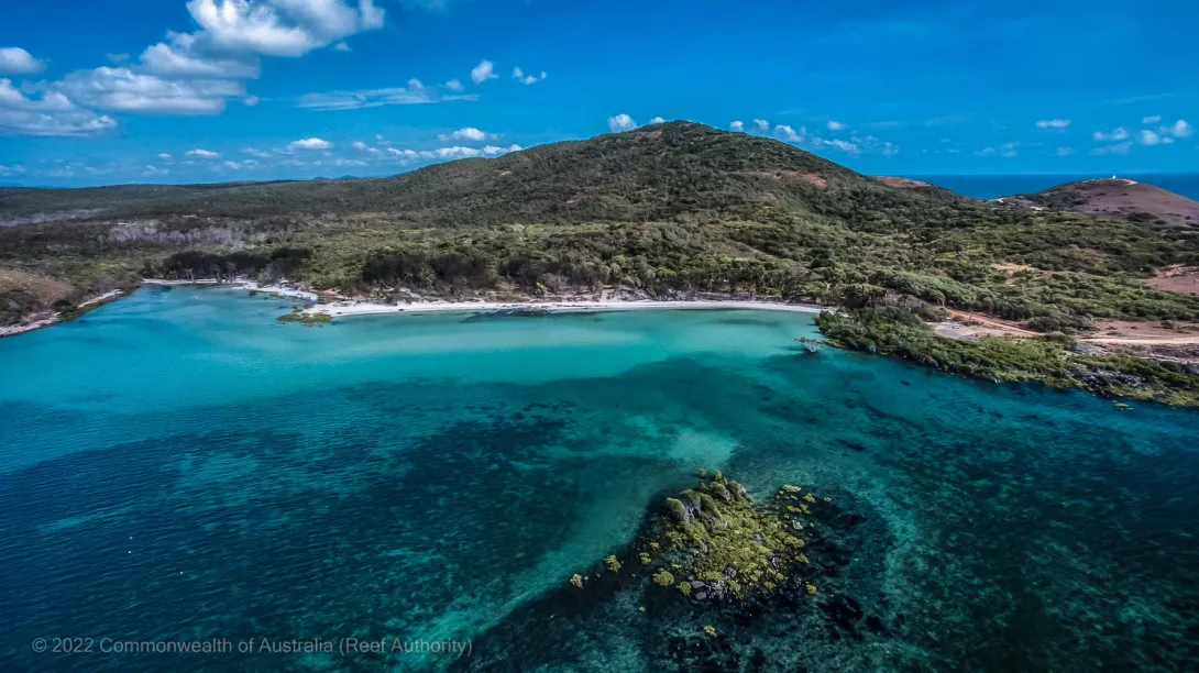 Aerial island photo - Great Barrier Reef - Commonwealth of Australia (Reef Authority)